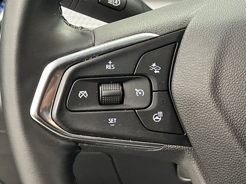 Used 2025 Chevrolet Trax LT w/ LT Convenience Package FWD image 37