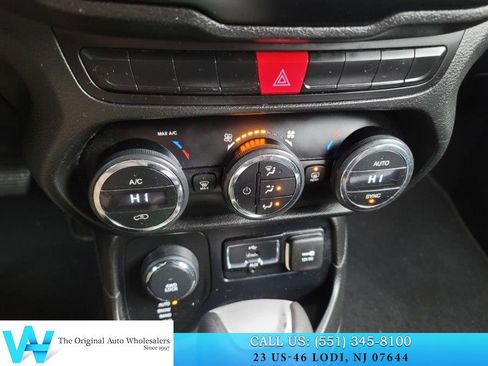 Used 2015 Jeep Renegade Latitude w/ Popular Equipment Group image 21