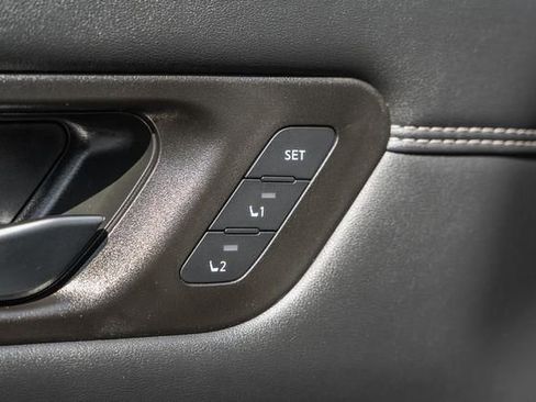 Used 2024 Nissan Pathfinder Platinum w/ Black Appearance Package image 42