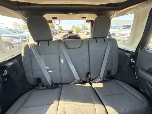 Used 2026 Jeep Wrangler Unlimited Sahara AWD/4WD image 17