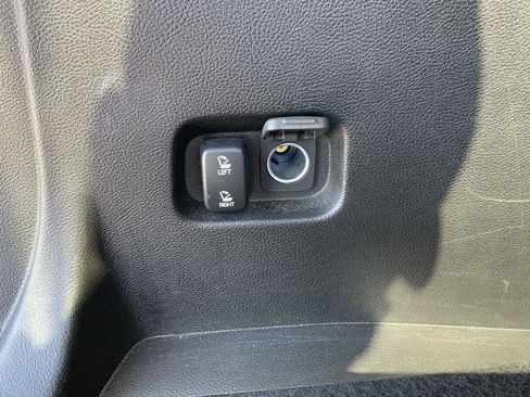 Used 2024 Ford Edge Titanium image 11