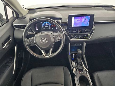 Used 2023 Toyota Corolla Cross XLE image 18