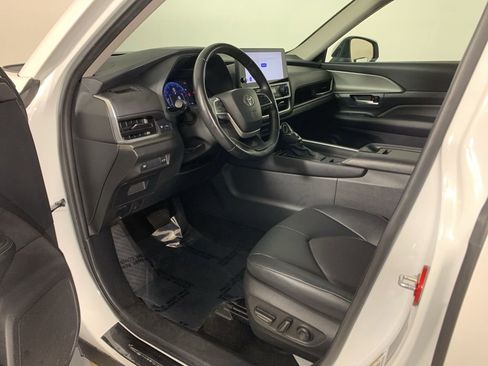 Used 2024 Toyota Grand Highlander AWD image 31