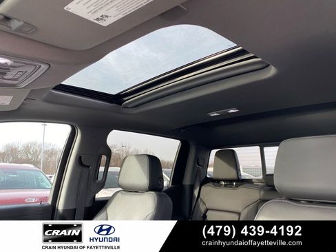 Used 2020 GMC Sierra 1500 SLT w/ SLT Premium Plus Package image 17