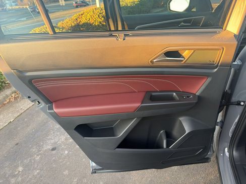 Used 2023 Volkswagen Atlas Cross Sport SEL Premium R-Line image 33