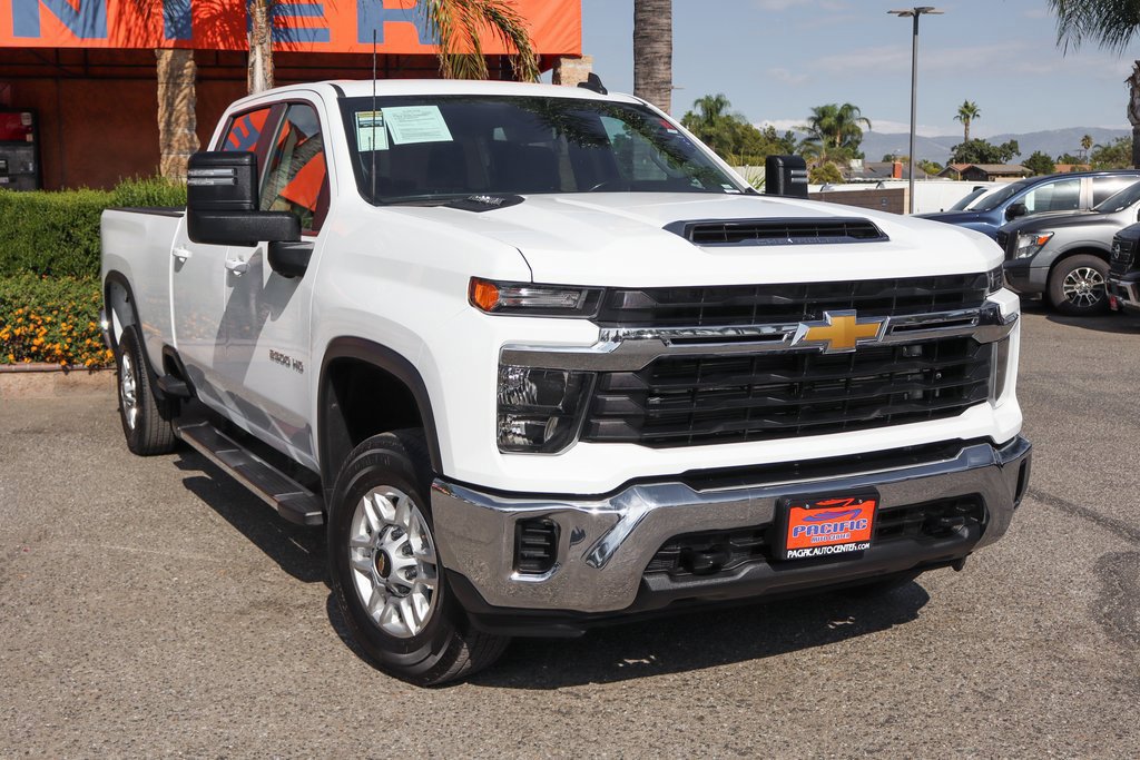 Used 2024 Chevrolet Silverado 2500 LT AWD/4WD image 2