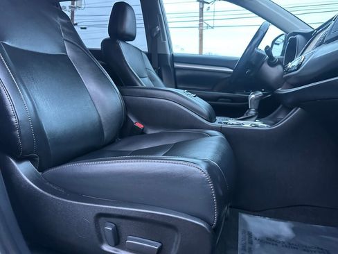 Used 2019 Toyota Highlander XLE image 34