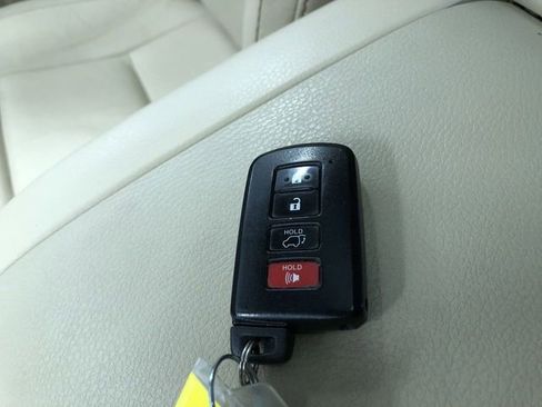 Used 2015 Toyota Highlander XLE image 30