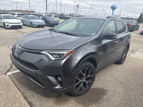 Used 2017 Toyota RAV4 SE image 9