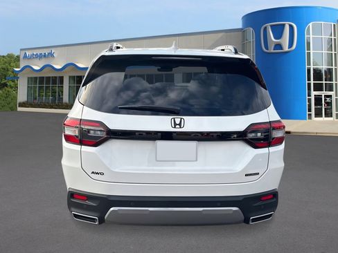 New 2026 Honda Pilot Touring image 4