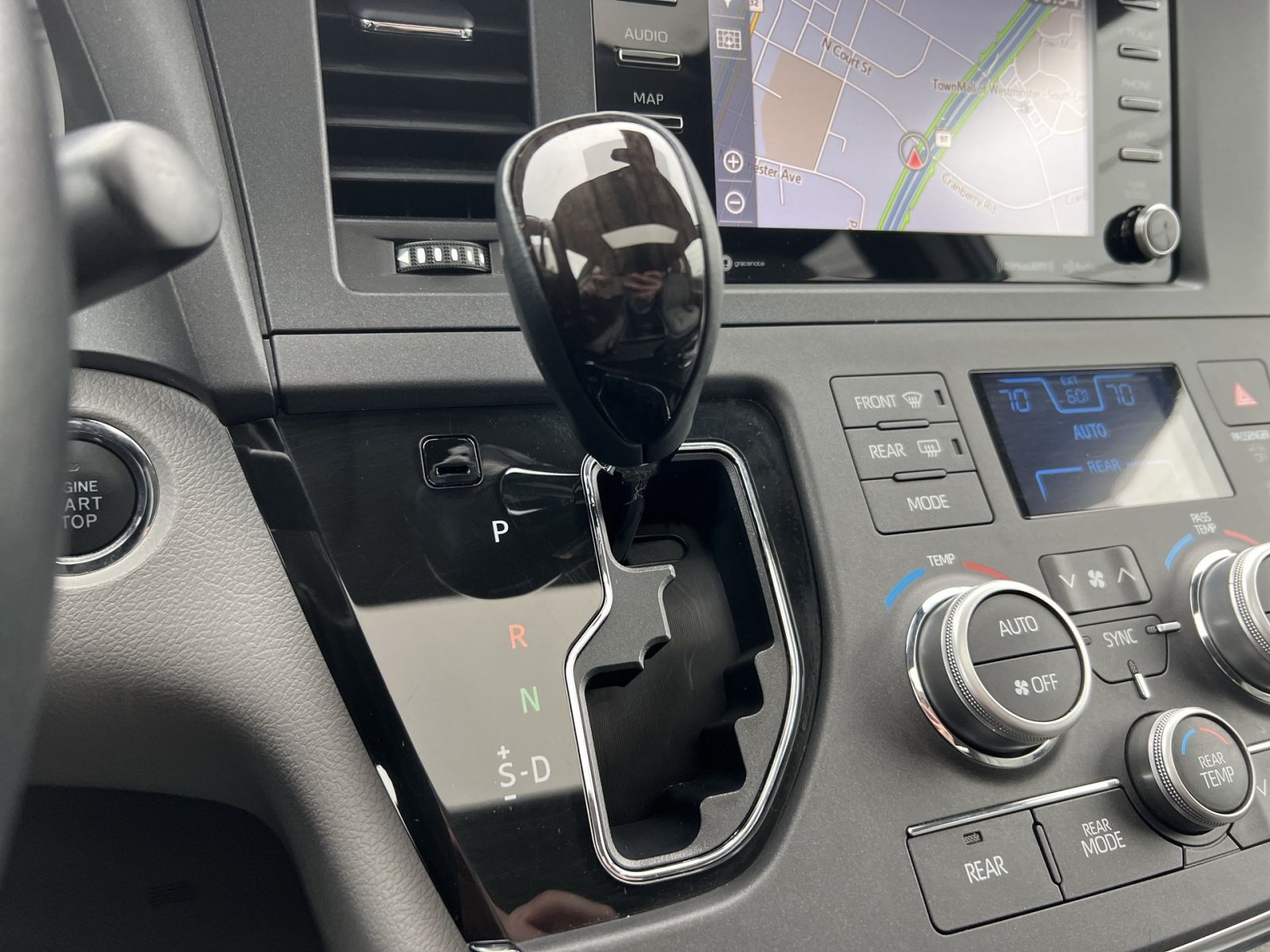 Used 2019 Toyota Sienna XLE w/ XLE Navigation Package FWD image 22