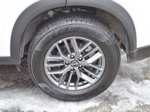 Used 2024 Nissan Rogue S image 12