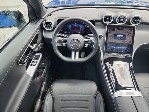 Used 2023 Mercedes-Benz GLC 300 4MATIC image 11