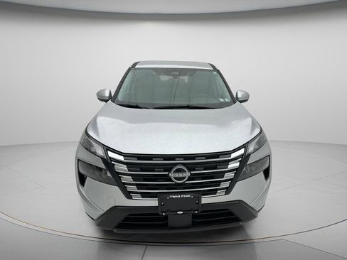 Used 2025 Nissan Rogue SV AWD/4WD image 2
