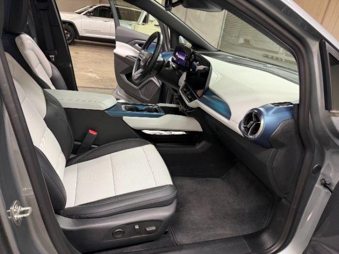 Used 2024 Chevrolet Equinox EV LT AWD/4WD image 29