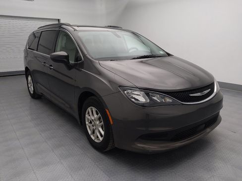 Used 2021 Chrysler Voyager Lxi image 13
