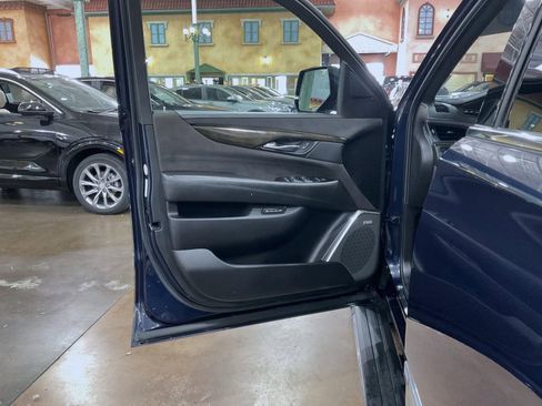 Used 2017 Cadillac Escalade Platinum image 9