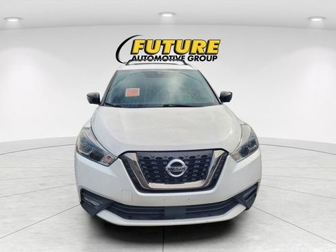 Used 2020 Nissan Kicks SR w/ Exterior Package FWD image 2