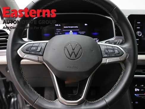 Used 2025 Volkswagen Taos SE AWD/4WD image 10