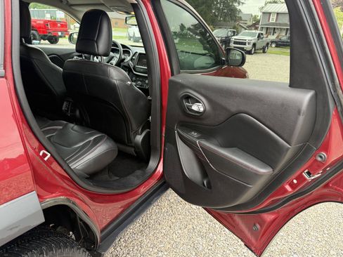 Used 2014 Jeep Cherokee Trailhawk w/ Leather Interior Group AWD/4WD image 9