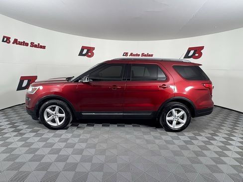 Used 2018 Ford Explorer XLT w/ Equipment Group 201A image 3