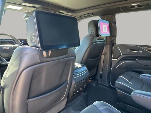 Certified 2024 Cadillac Escalade Premium Luxury image 18
