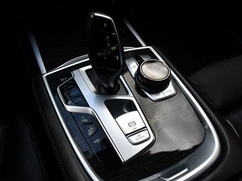 Used 2017 BMW 750i xDrive image 41