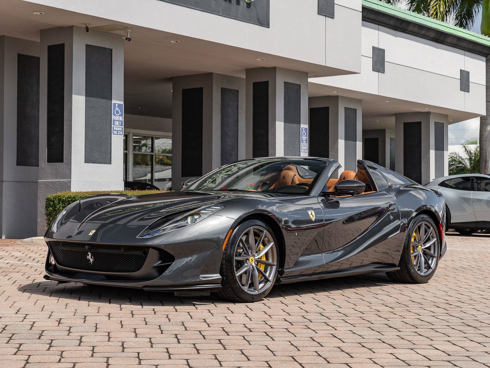 Used 2022 Ferrari 812 GTS RWD image 23