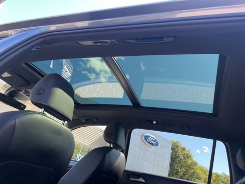 Used 2022 Volkswagen Tiguan SEL R-Line image 17