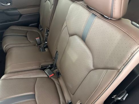 Used 2025 Honda Pilot Elite image 32