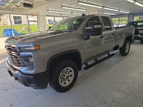 Used 2024 Chevrolet Silverado 2500 W/T w/ WT Convenience Package AWD/4WD image 2