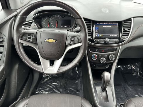 Certified 2022 Chevrolet Trax LT w/ LT Convenience Package image 8