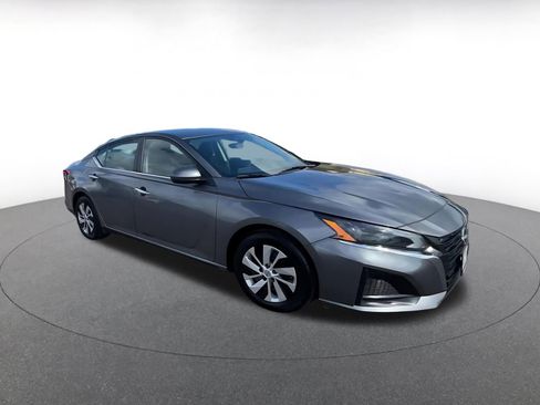 Used 2023 Nissan Altima 2.5 S FWD image 3