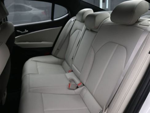 Used 2025 Genesis G70 2.5T image 10