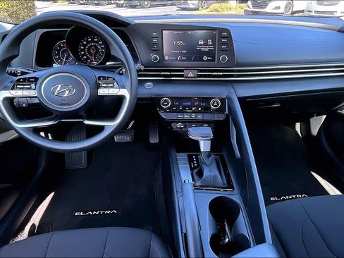 Used 2023 Hyundai Elantra SEL image 14