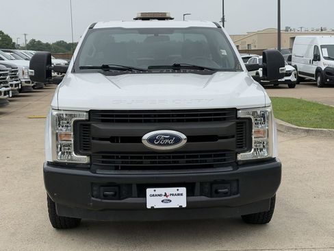 Used 2019 Ford F250 XL w/ Power Equipment Group RWD image 9