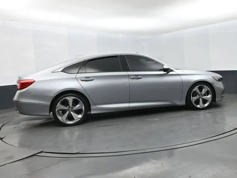 Used 2018 Honda Accord Touring image 4