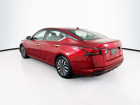Used 2024 Nissan Altima 2.5 SV image 5