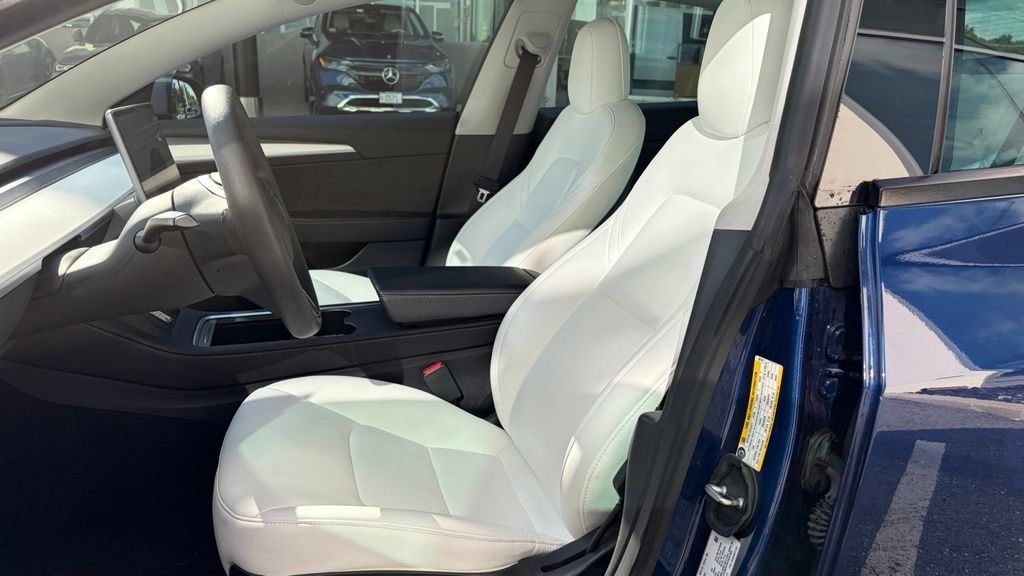 Used 2023 Tesla Model 3 Standard Range RWD image 7