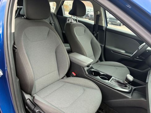 Used 2025 Kia K4 LXS image 35