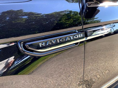 Used 2024 Lincoln Navigator Reserve AWD/4WD image 10