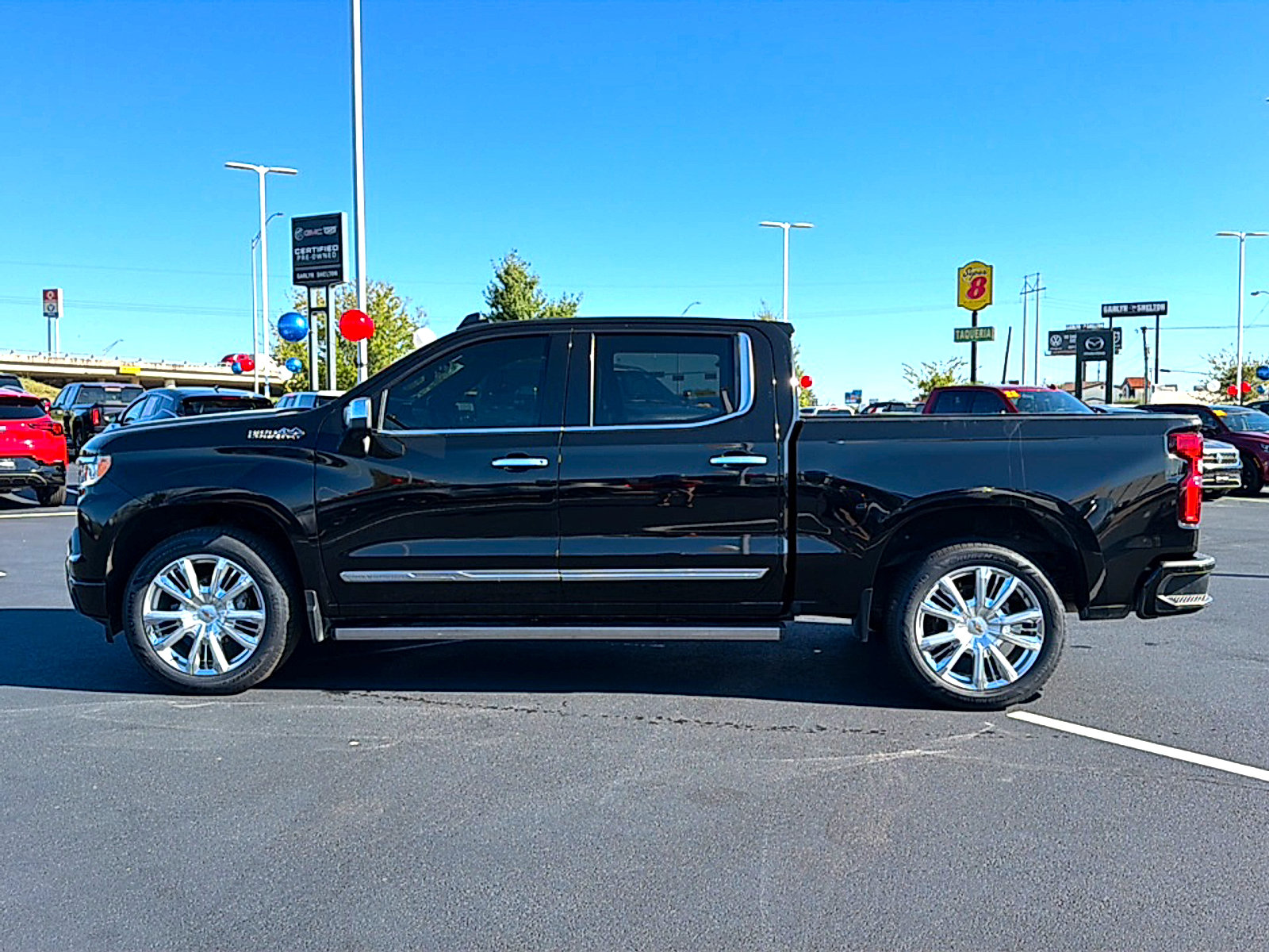 Used 2023 Chevrolet Silverado 1500 High Country w/ High Country Premium Package AWD/4WD image 5