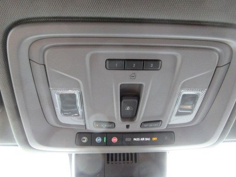 New 2025 GMC Sierra 1500 SLT image 17