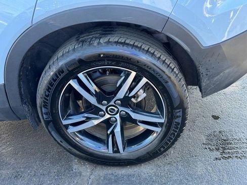 Certified 2025 Volvo XC40 B5 Core image 8