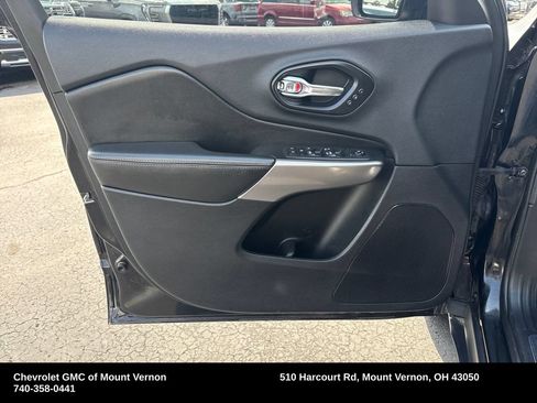 Used 2019 Jeep Cherokee Limited AWD/4WD image 13