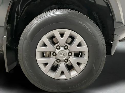 Used 2019 Toyota Tacoma SR5 AWD/4WD image 28