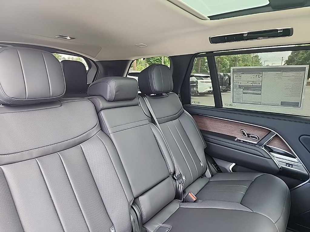 New 2026 Land Rover Range Rover Long Wheelbase SE AWD/4WD image 19
