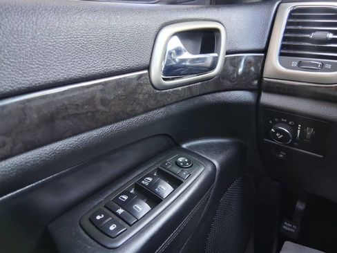 Used 2012 Jeep Grand Cherokee Laredo AWD/4WD image 18