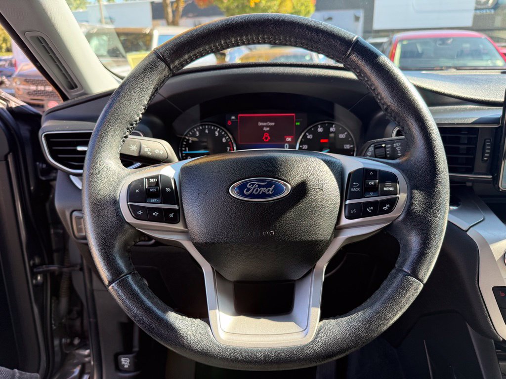 Used 2022 Ford Explorer XLT w/ Equipment Group 202A AWD/4WD image 12