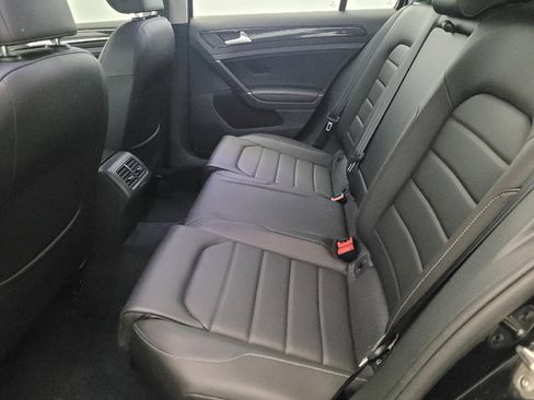 Used 2018 Volkswagen Golf SEL image 18